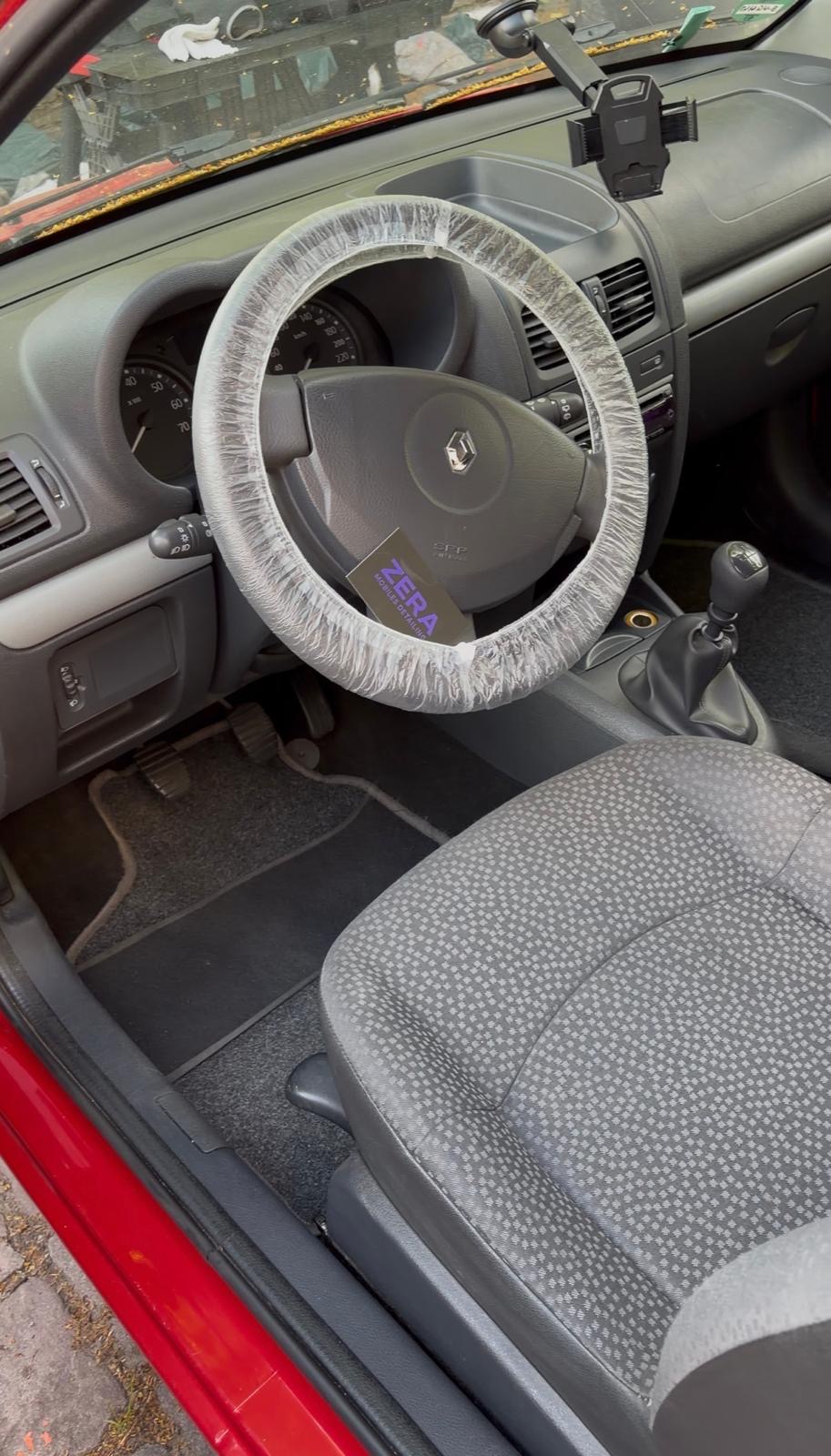 Renault Clio Innenraum nach Aufbereitung