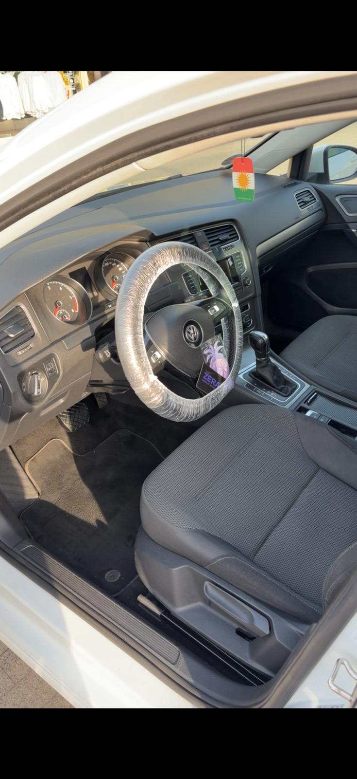 VW Golf Innenraum nach professioneller Aufbereitung